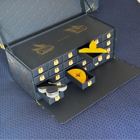 Louis Vuitton Navy and Gold Christmas calendar 2025 Box - Picture 3 of 7